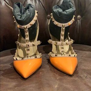 Valentino peach rock studs